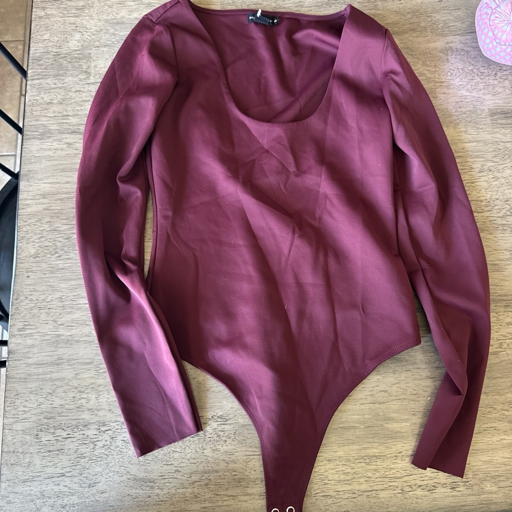 Good American Long Sleeve Scoop Neck Bodysuit - Wine